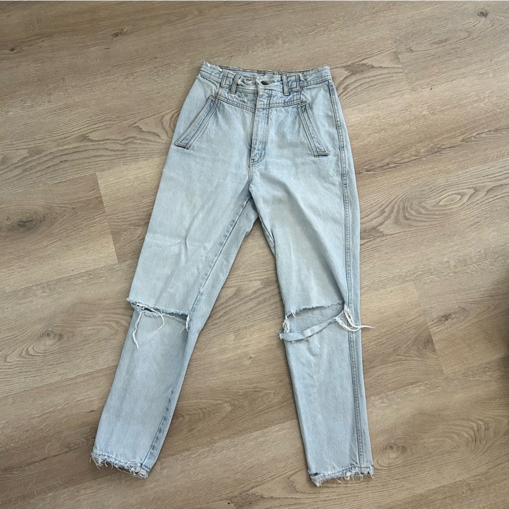 Vintage Light Wash Distressed Women’s Jeans